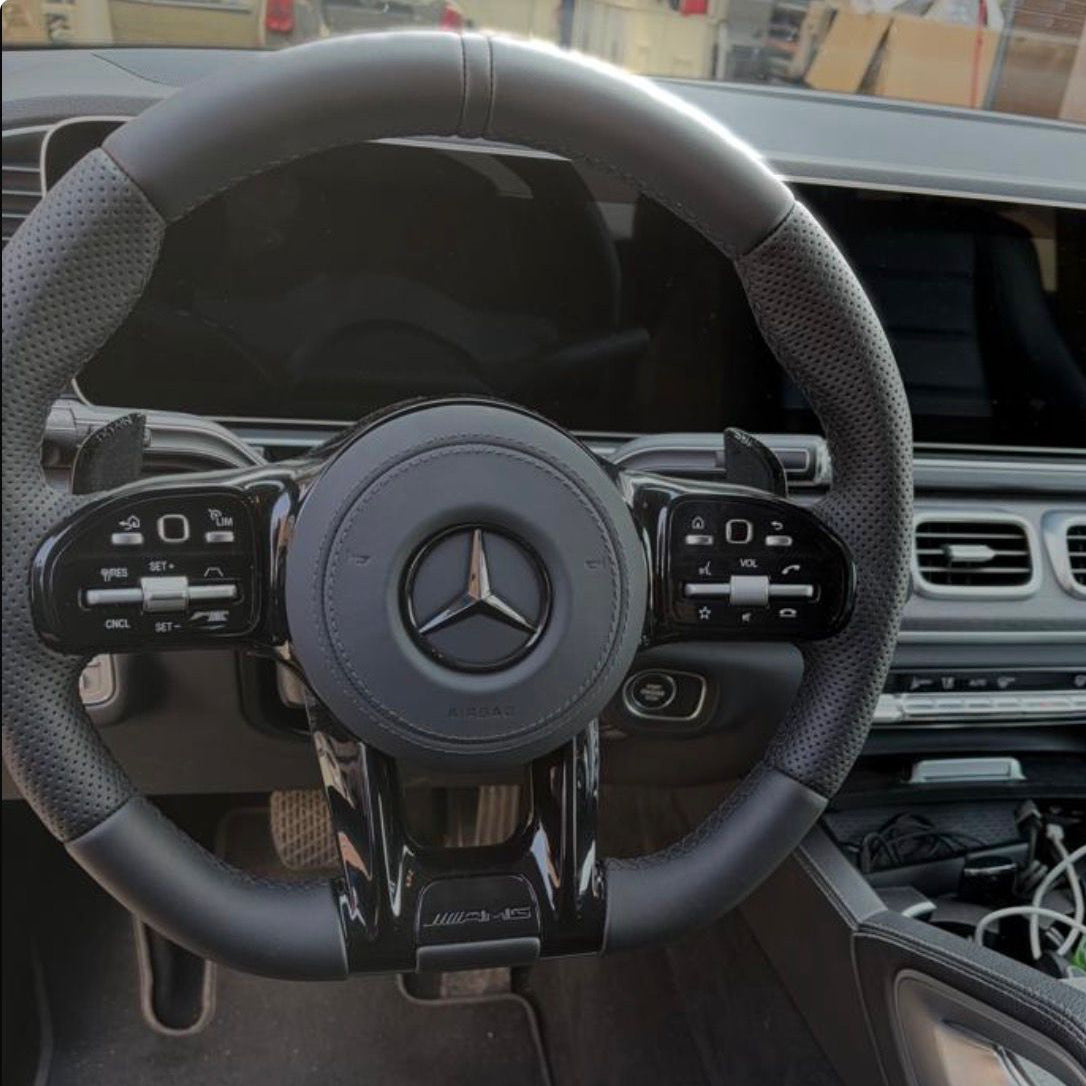 Volant Mercedes AMG Cuir Perforé - Look Noir Brillant