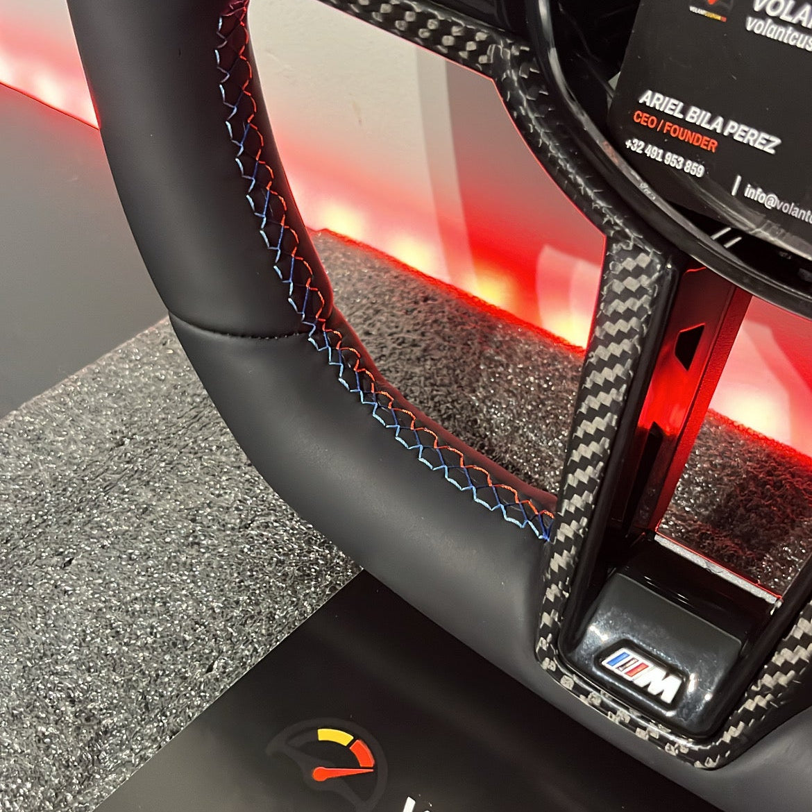 Volant Custom Série G Facelift Cuir & Détails Rouges (Style 2025) - BMW G2X/G3X/G8X/+ (Copie)