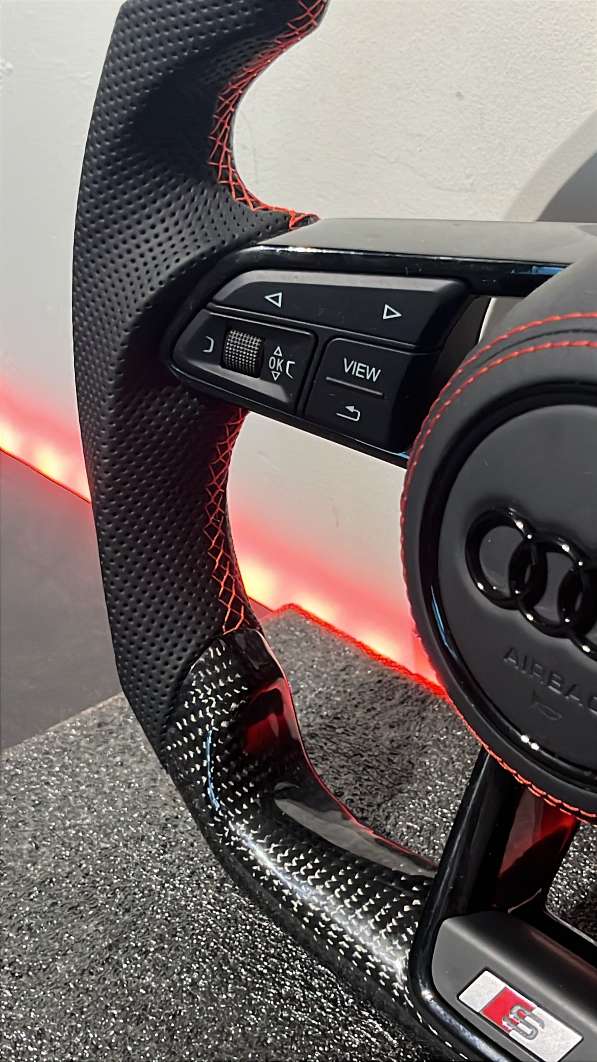 Volant Custom Carbone & Détails Rouges - Audi TT/R8/A7/+