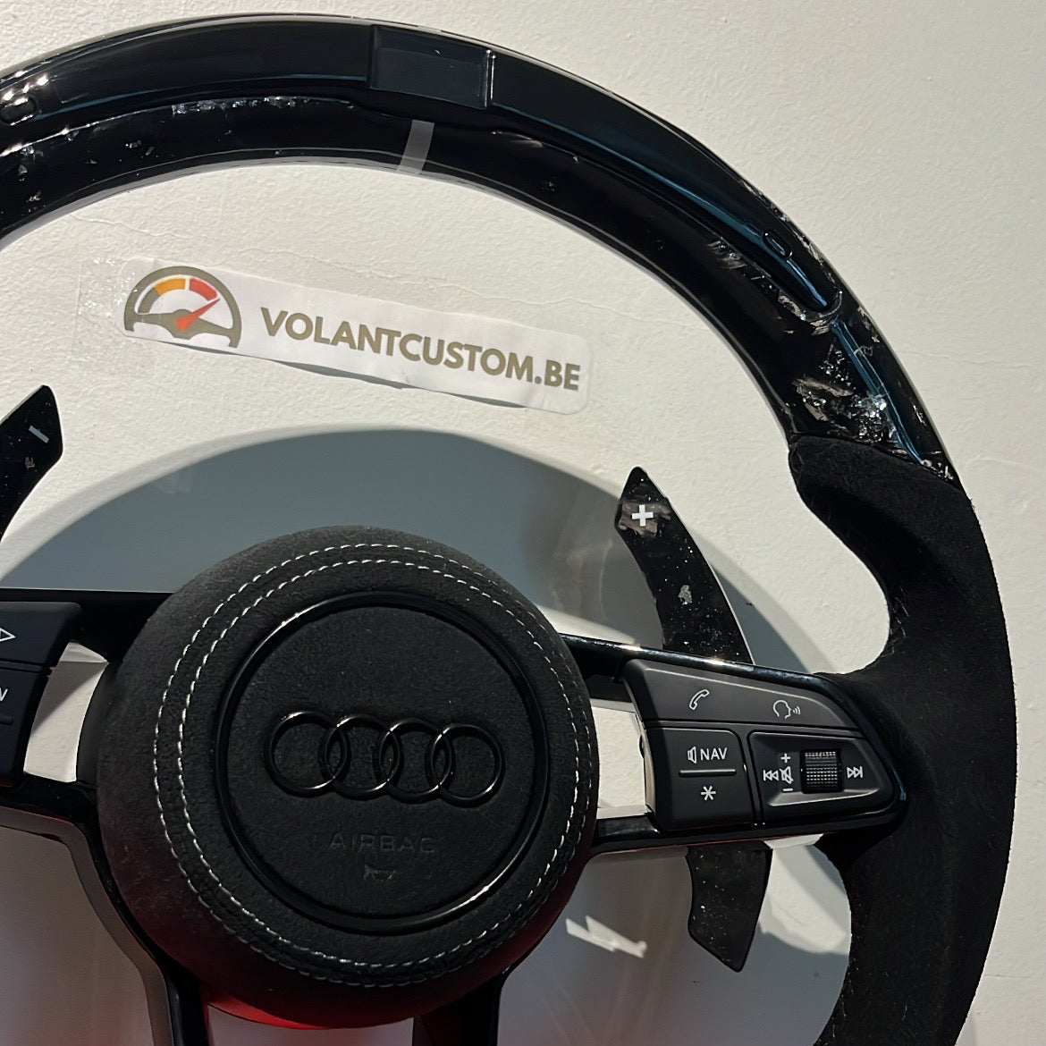 Volant Custom Carbone Forgé Noir/Gris avec SHIFTLED - Audi TT/R8/A7/+