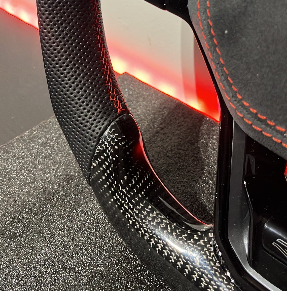 VOLANT CUSTOM - VW GOLF 8 GTI/R/GTE (2019-2025)