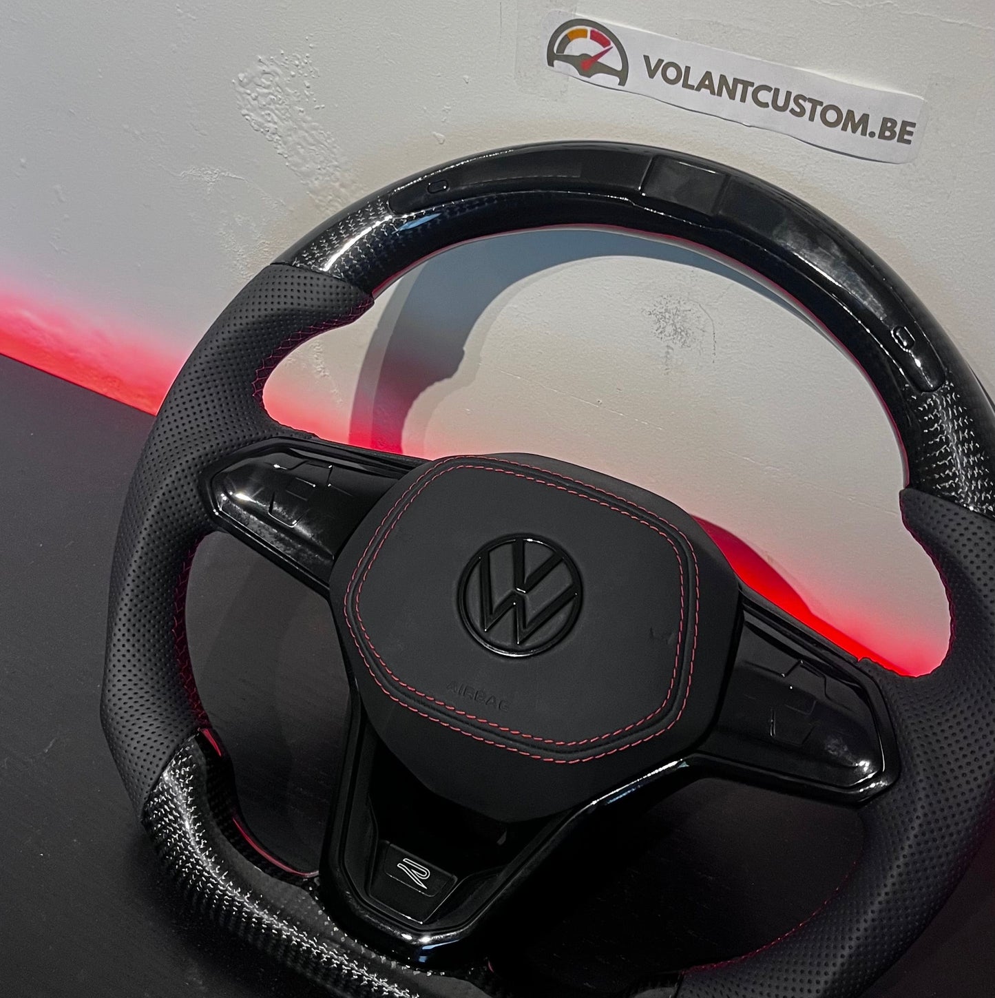 VOLANT CUSTOM - VW GOLF 8 GTI/R/GTE (2019-2025)