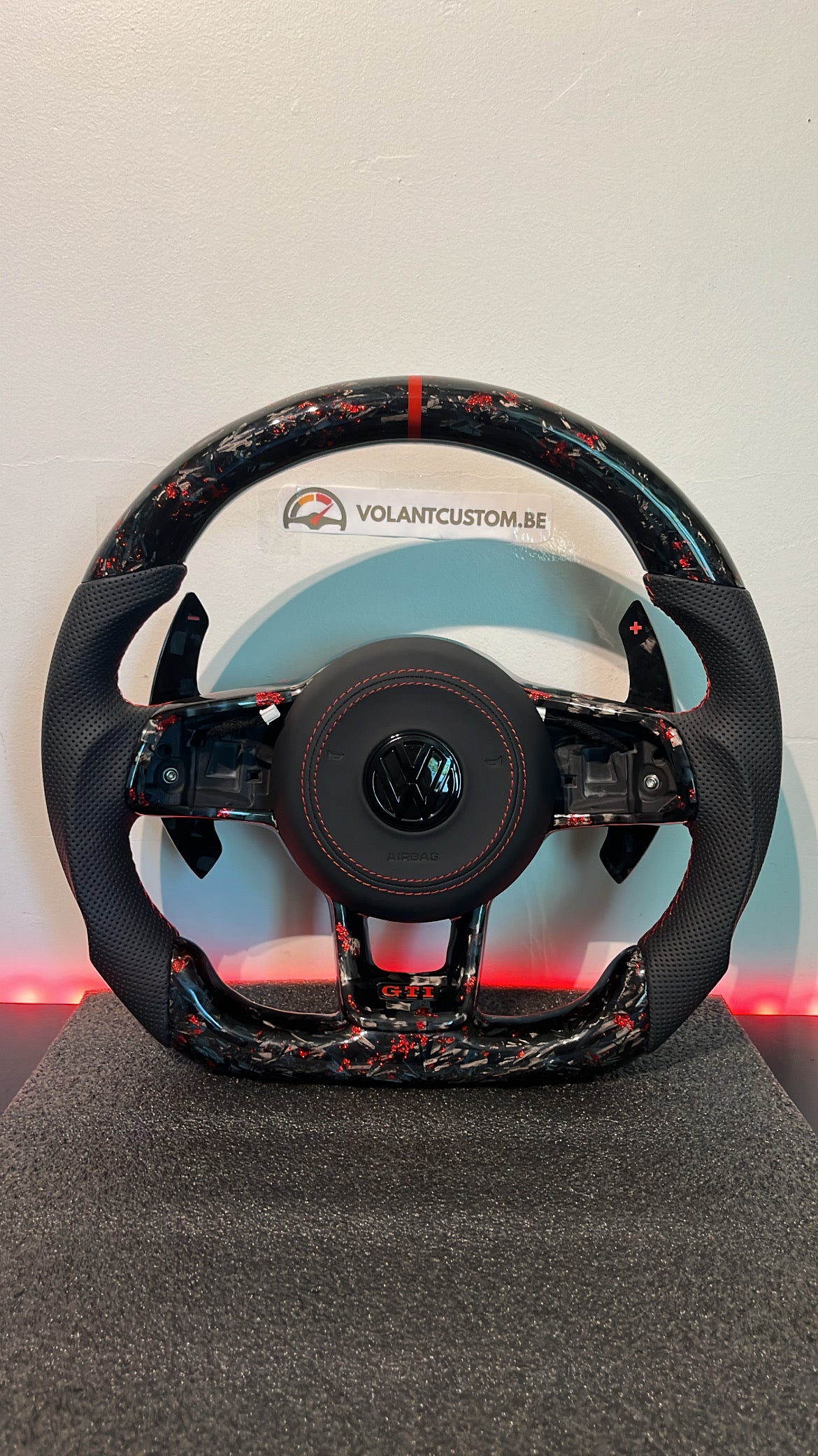 Volant Custom Carbone Forgé LED & Détails Rouges - VW Golf 7 GTI/R