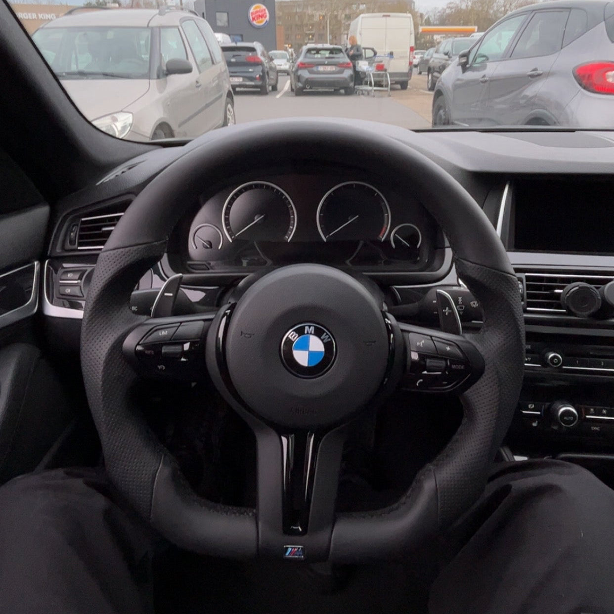Volant BMW M Sport Cuir Perforé - Série F - Look Noir Brillant