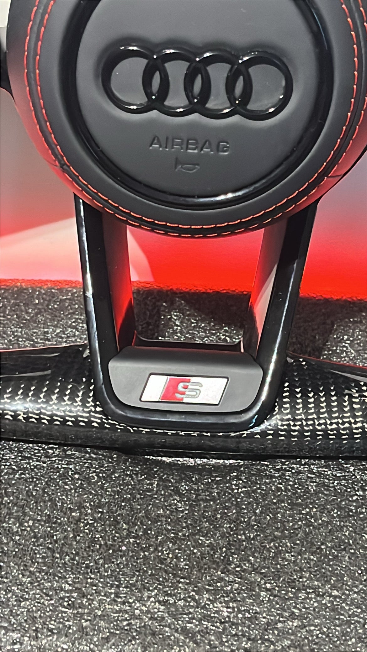 Volant Custom Carbone & Détails Rouges - Audi TT/R8/A7/+