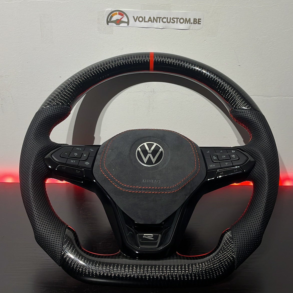 VOLANT CUSTOM - VW GOLF 8 GTI/R/GTE (2019-2025)