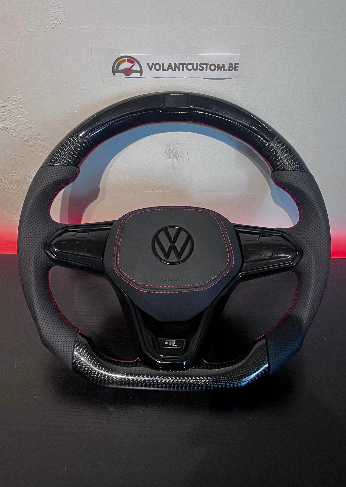 Volant Custom Carbone Forgé LED & Détails Rouges - VW Golf 8 GTI/R