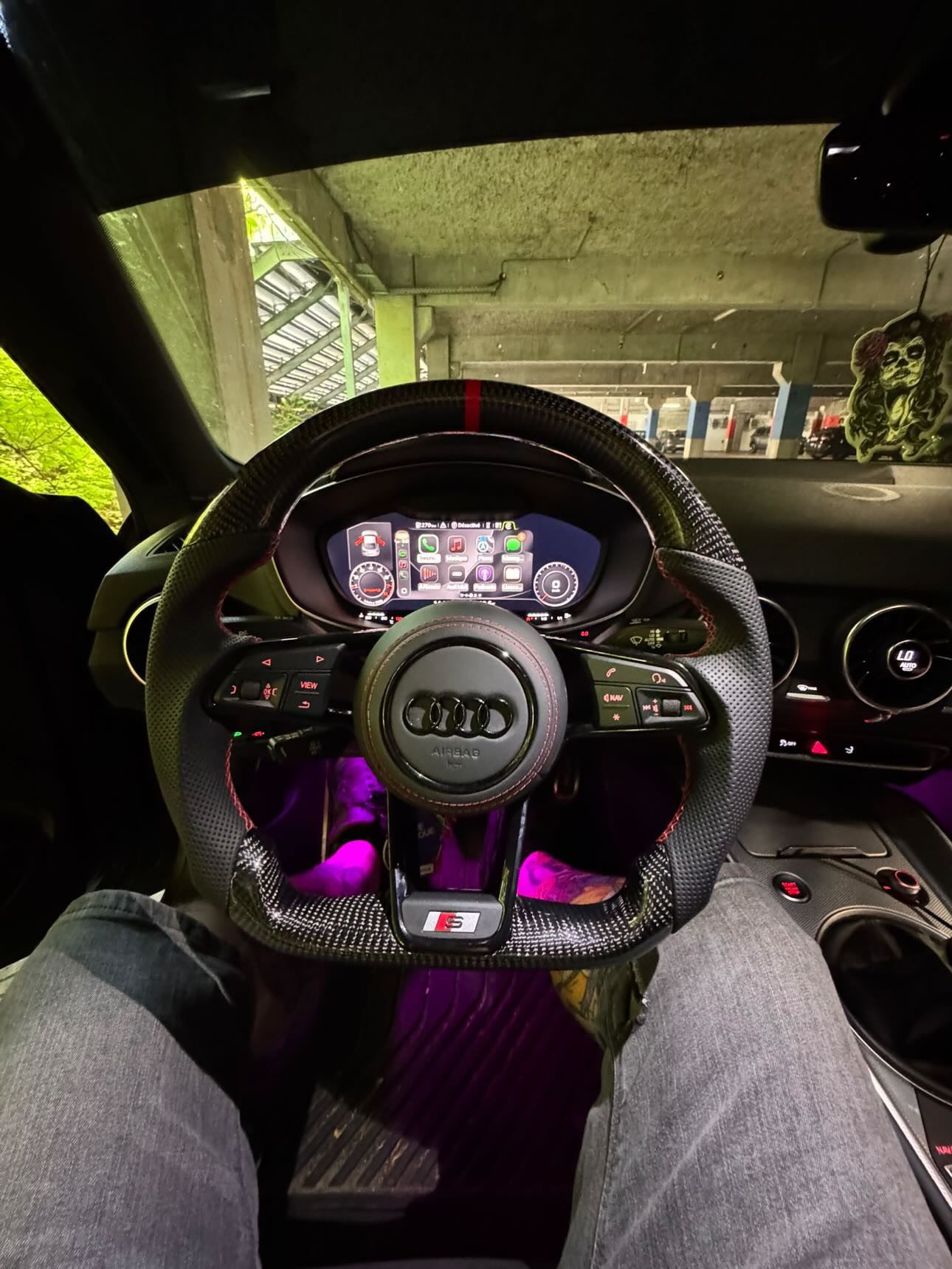 Volant Custom Carbone & Détails Rouges - Audi TT/R8/A7/+